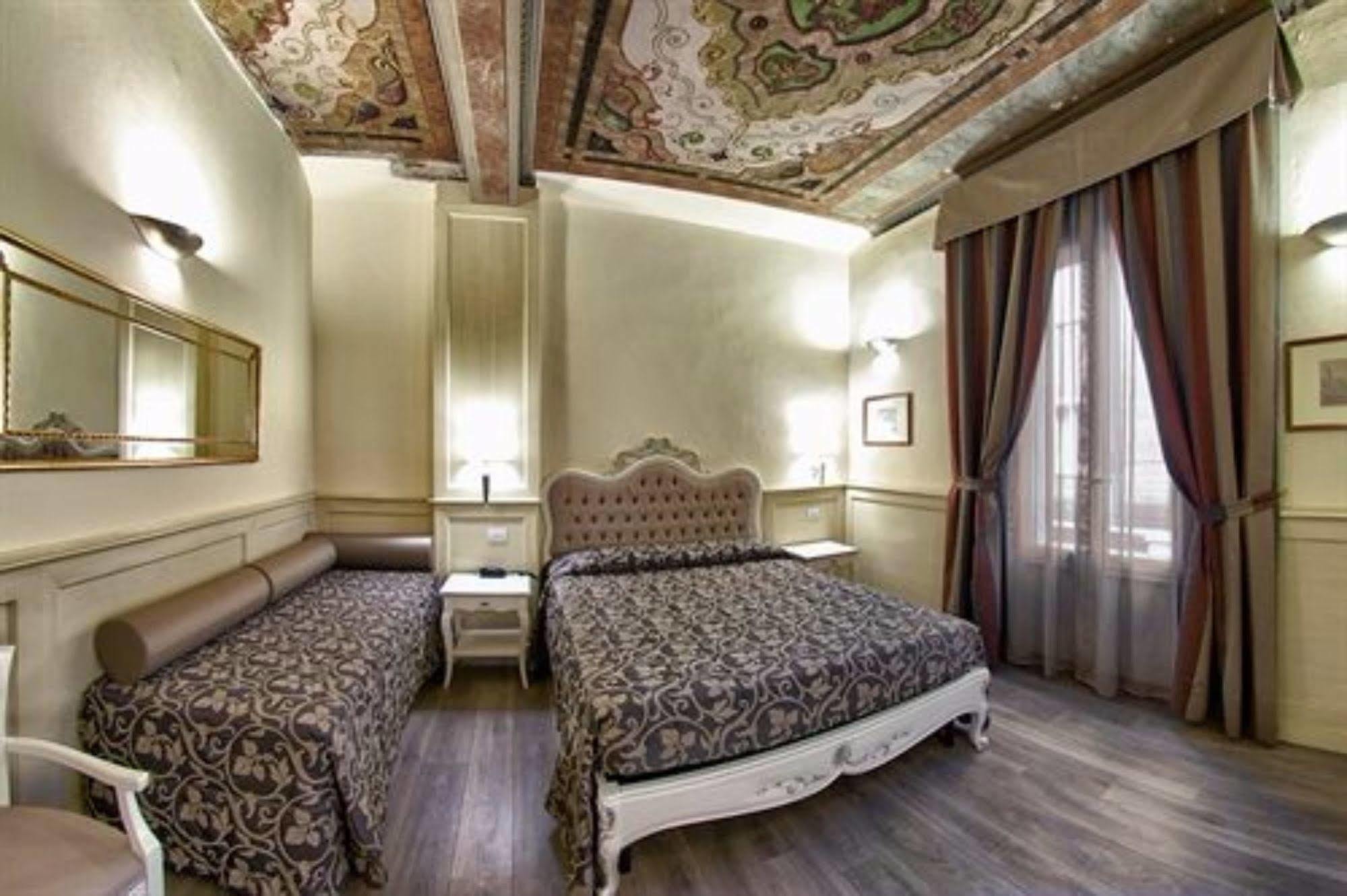 Hotel Pedrini โบโลญญา ภายนอก รูปภาพ