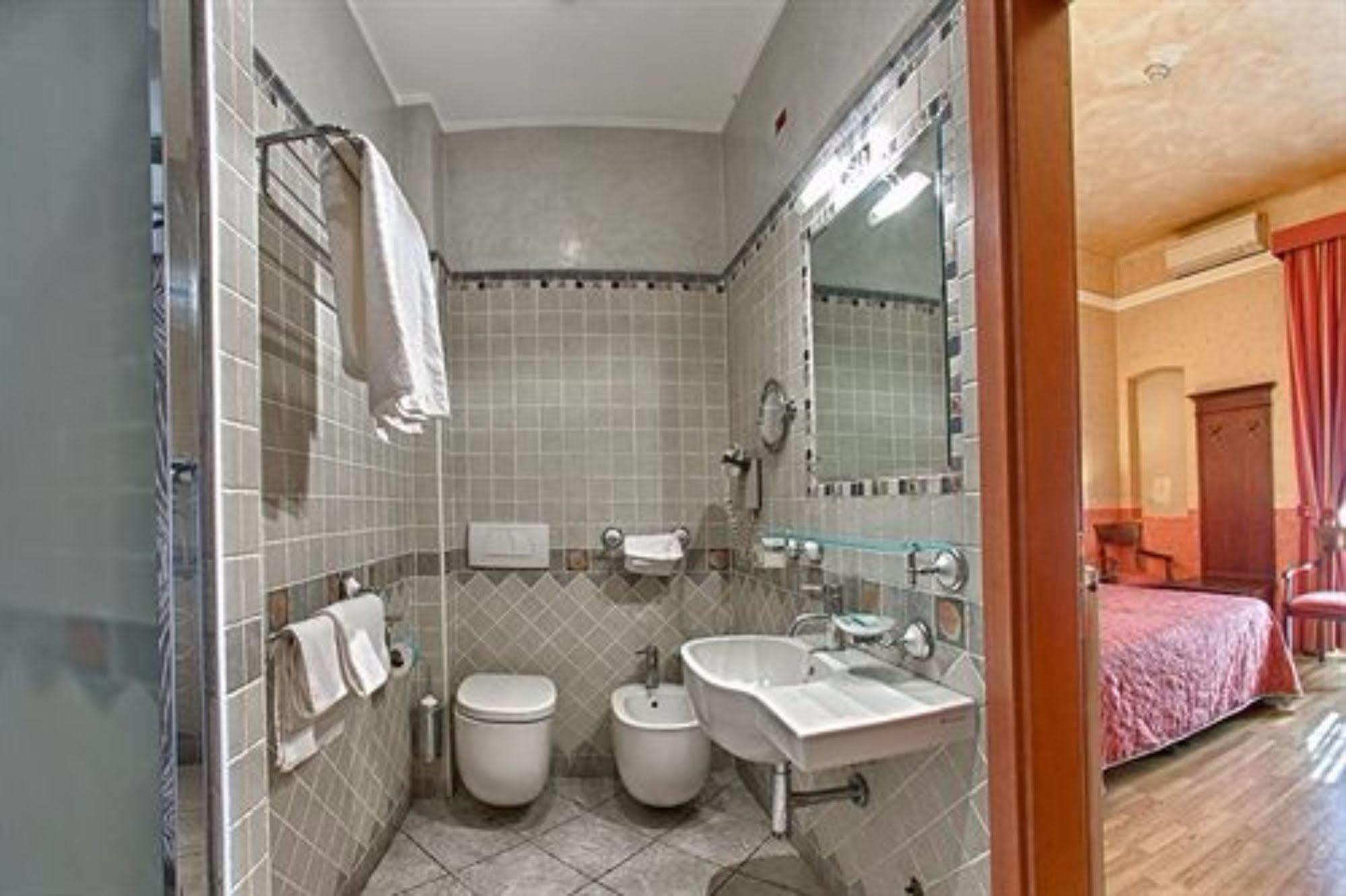 Hotel Pedrini โบโลญญา ภายนอก รูปภาพ